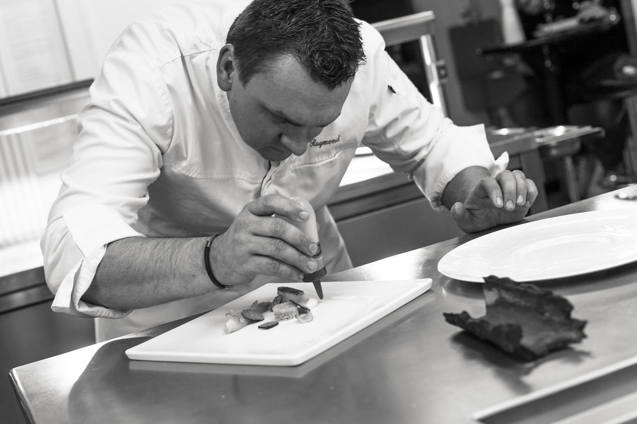 Logis Hotel Du Morvan - Restaurant La Table De Jerome Luzy Luaran gambar